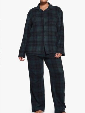 Skims plaid sleep set includes Plaid Button-Up & pants Dark Green/Black